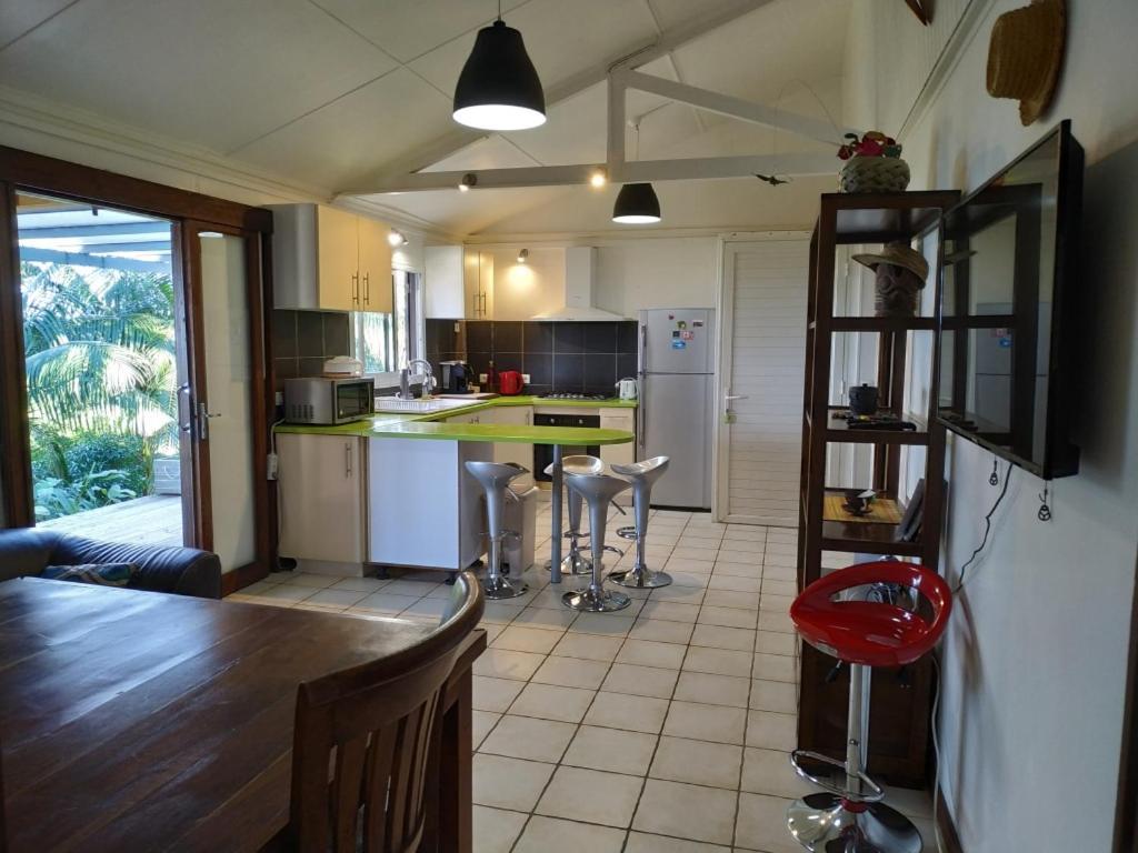 Lounge Des Hauts, 3 Maisons A L'Etang-Sale Avec Vue Sur L'Ocean Indien Et La Foret Bagian luar foto