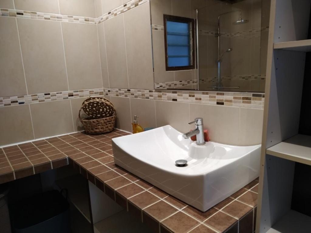 Lounge Des Hauts, 3 Maisons A L'Etang-Sale Avec Vue Sur L'Ocean Indien Et La Foret Bagian luar foto