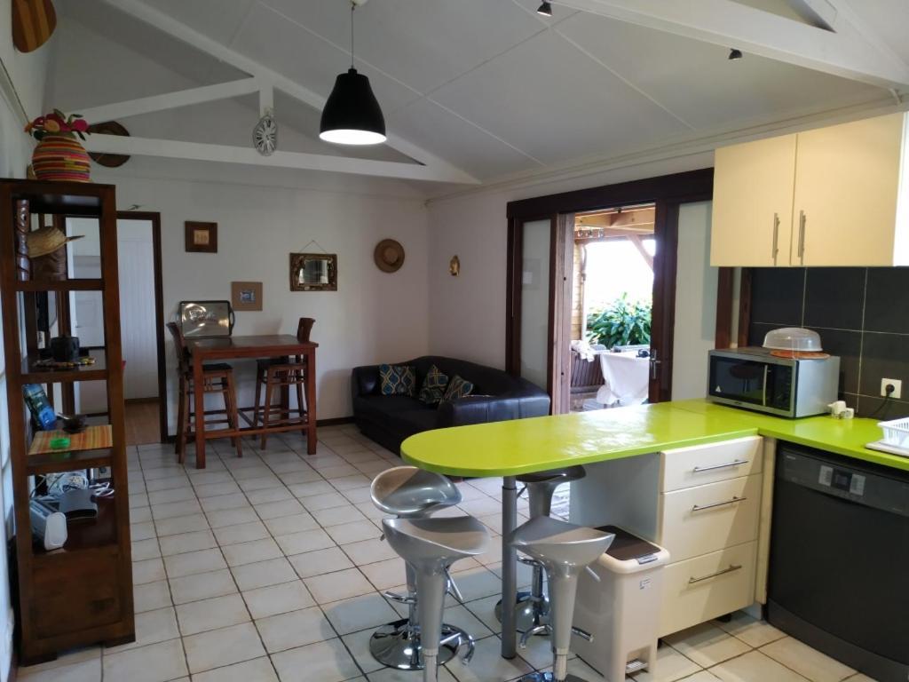 Lounge Des Hauts, 3 Maisons A L'Etang-Sale Avec Vue Sur L'Ocean Indien Et La Foret Bagian luar foto